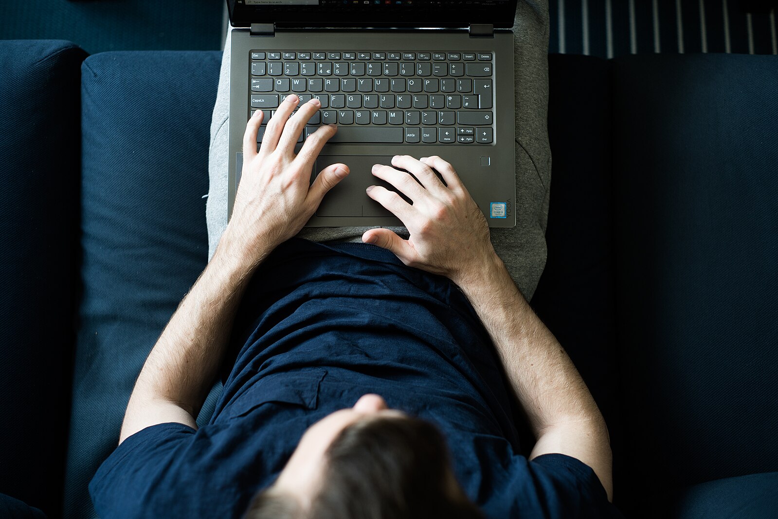 https://commons.wikimedia.org/wiki/File:Working_from_the_sofa_on_a_laptop.jpg